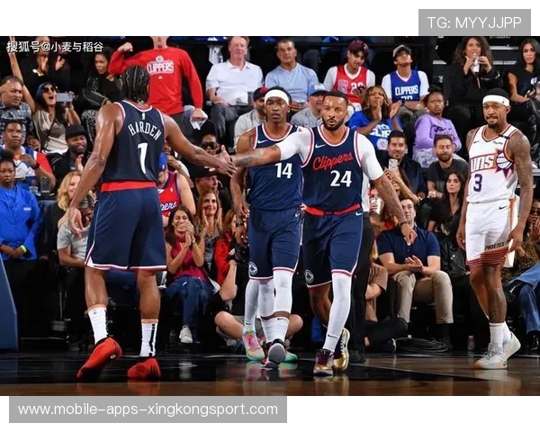 快船后场被打穿:揭示防守漏洞,分析战术劣势 快船后场被打穿:揭示防守漏洞,分析战术劣势