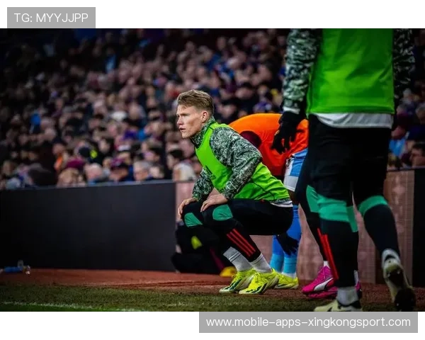 曼联在节奏切换中占据主动，麦卡托米奈插上极具威胁