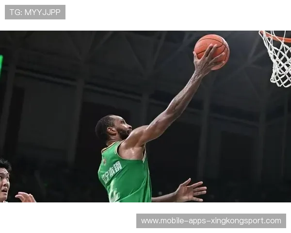 弗格突破上篮得手，辽宁反扑