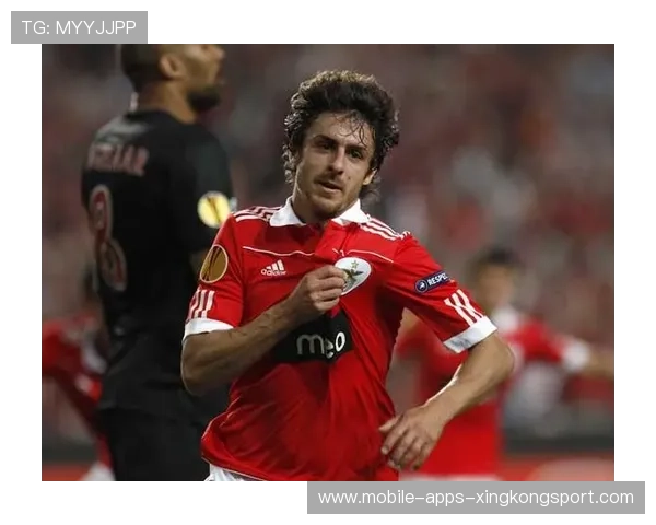 本菲卡禁区内转身扫射：打破僵局的致命武器